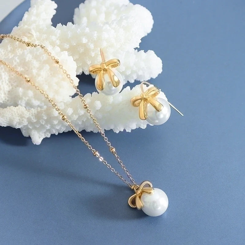 Bow Knot Necklace